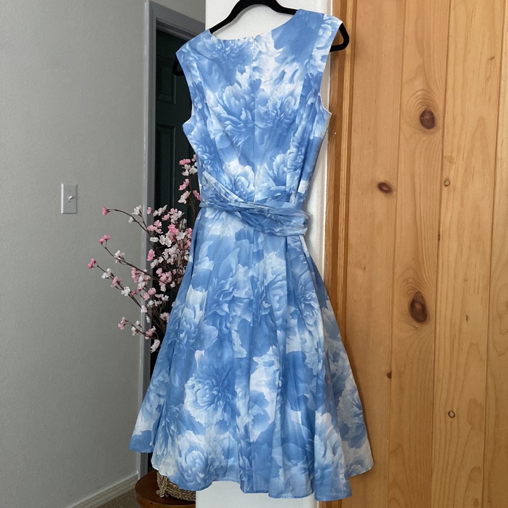 Calvin Klein - Knee length sleeveless calvin klein dress! - Picture 5 of 5